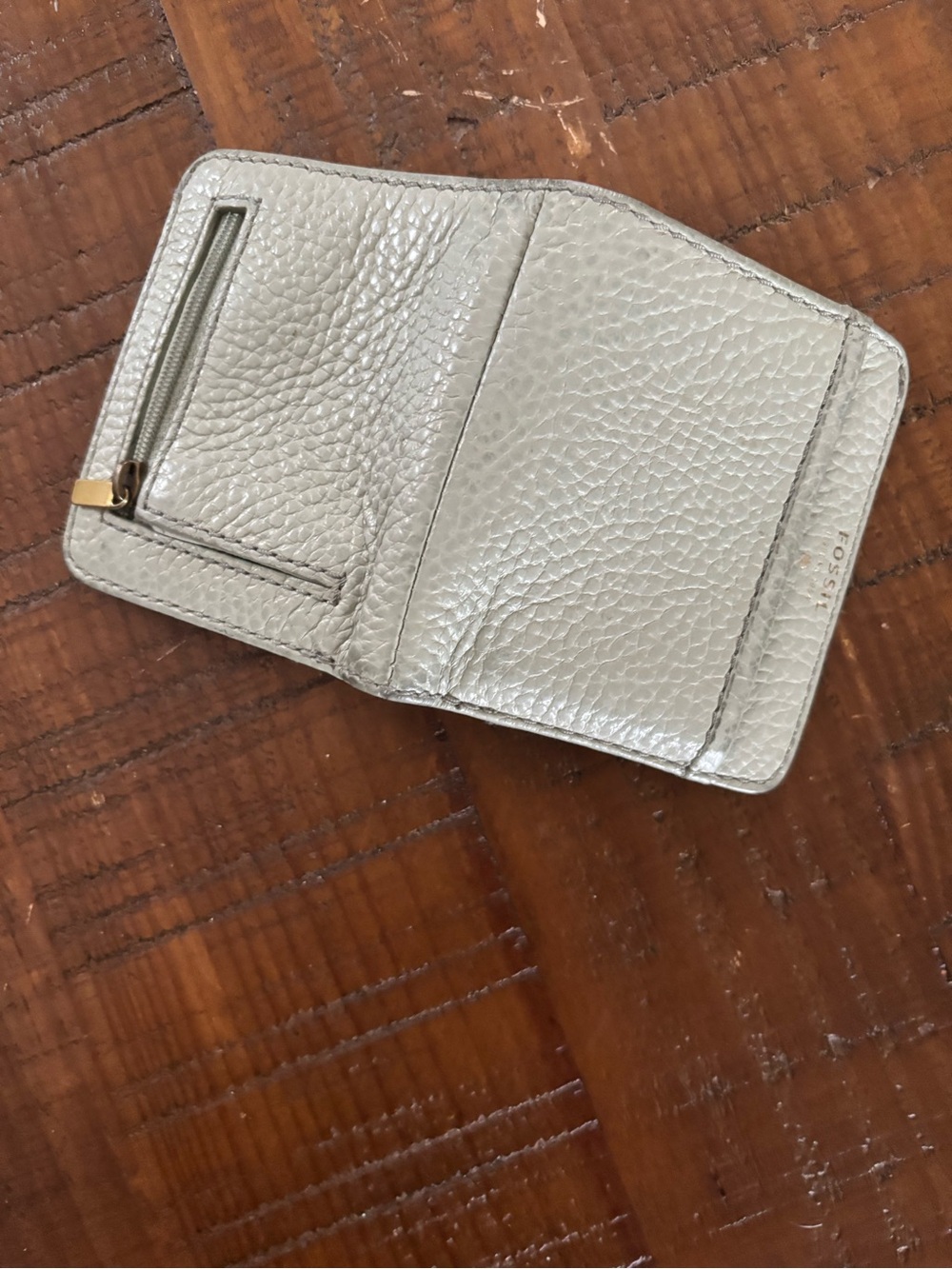 Fossil Pebbled Leather Card Wallet in Light Sage Green with Gold Logo - Picture 3 of 4